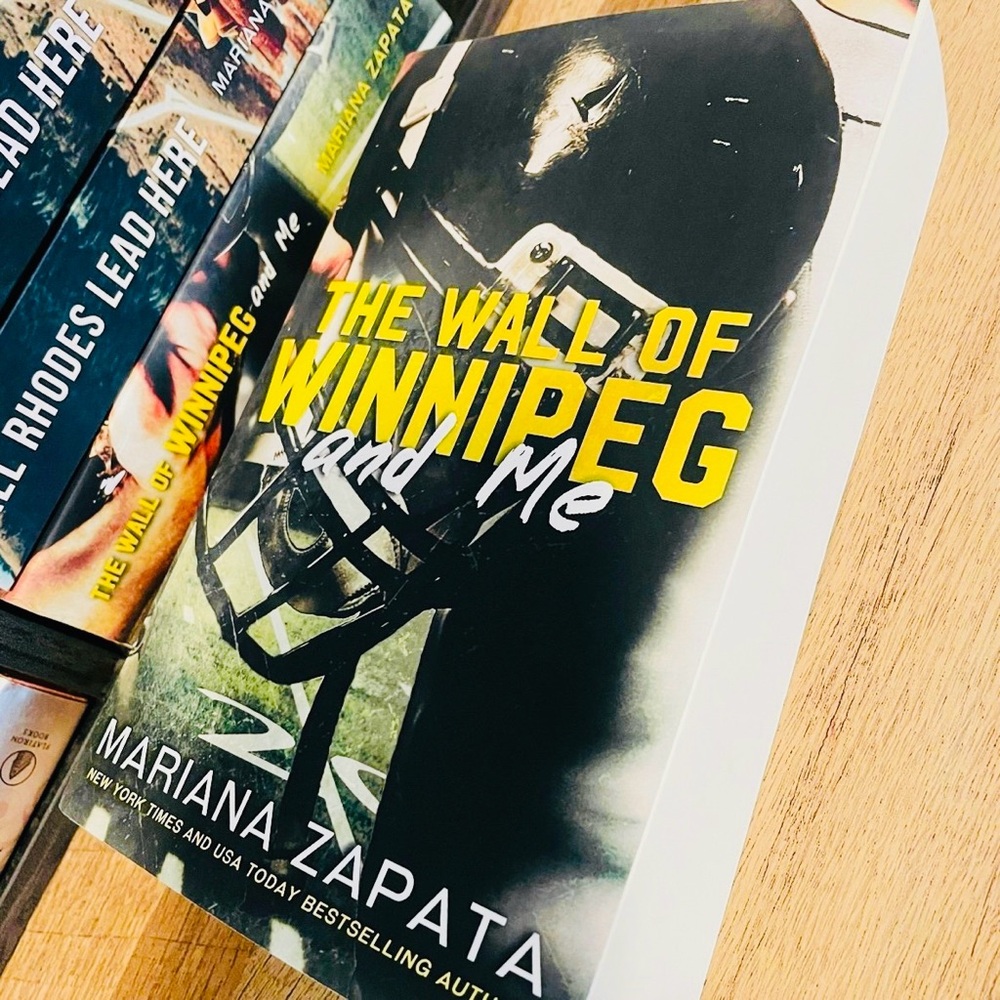 THE WALL of WINNIPEG and ME by Mariana Zapata - OOP Cover/Edition